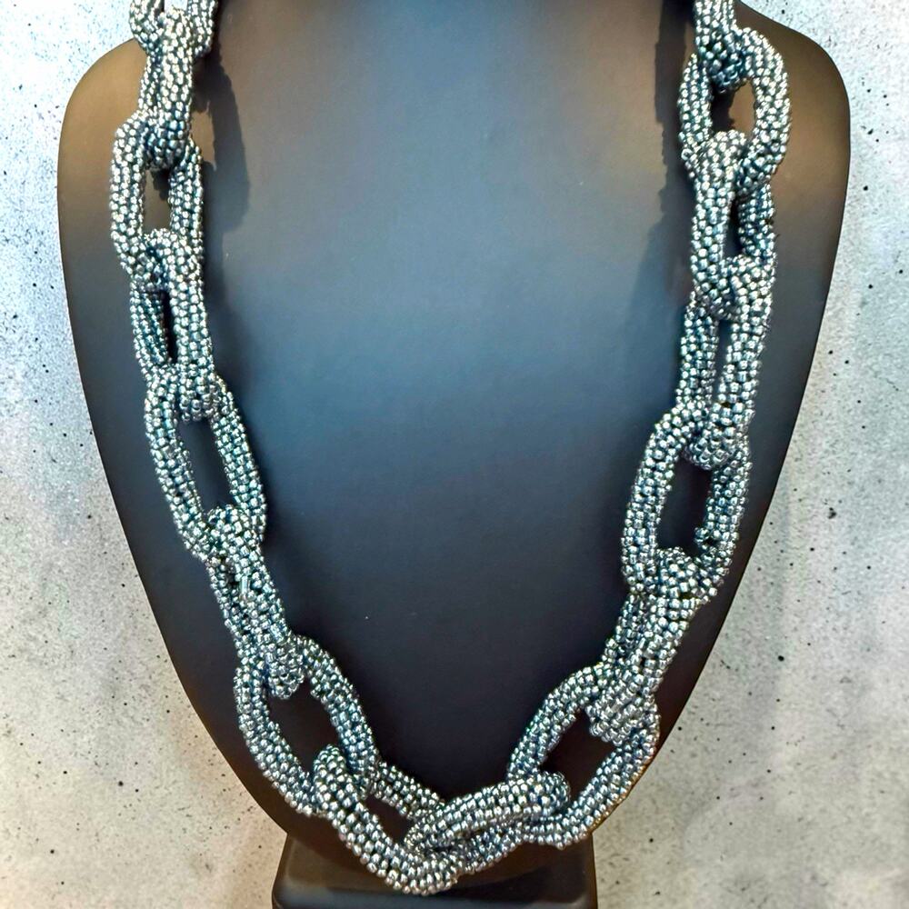 Vtg seed bead chain link necklace, retro mod, opalescent dark gray blue 24”